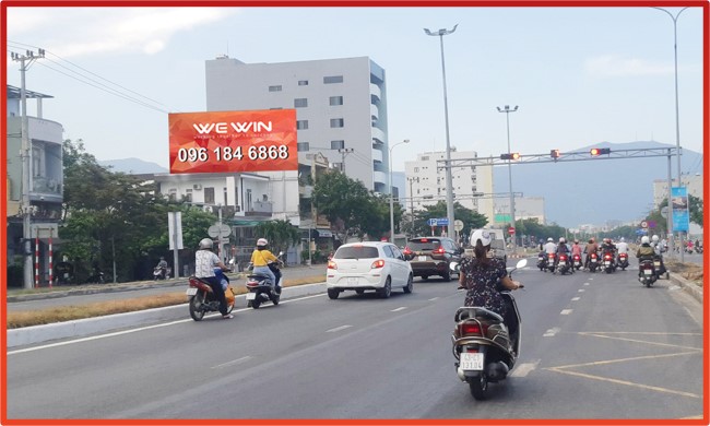 Bảng báo giá Billboard Quận Sơn Trà hướng ra cảng Đà Nẵng