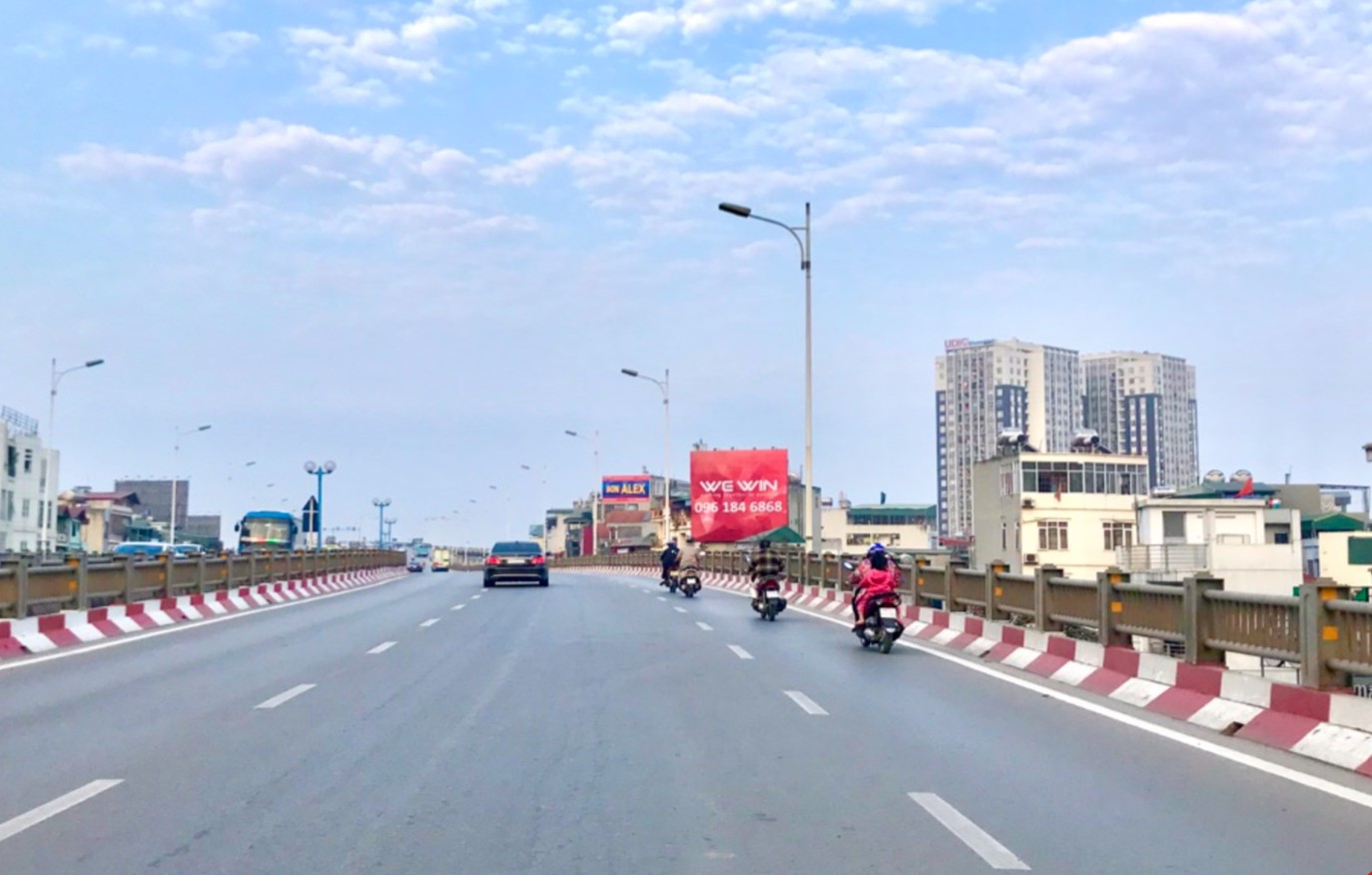 Biển quảng cáo tấm lớn của WeWin Biển quảng cáo tấm lớn của WeWin