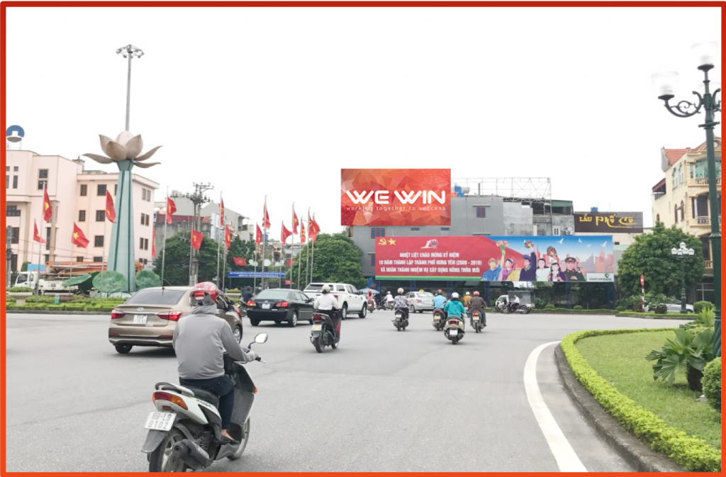 Billboard tại Trung tâm Quảng trường Nguyễn Văn Linh