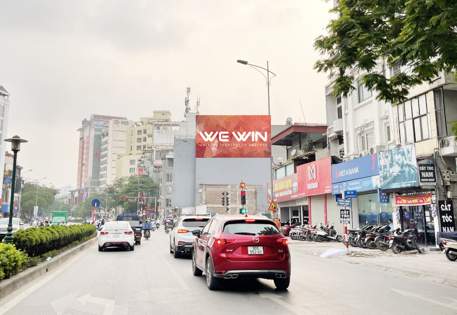Billboard tại Nguyễn Văn Cừ, Long Biên