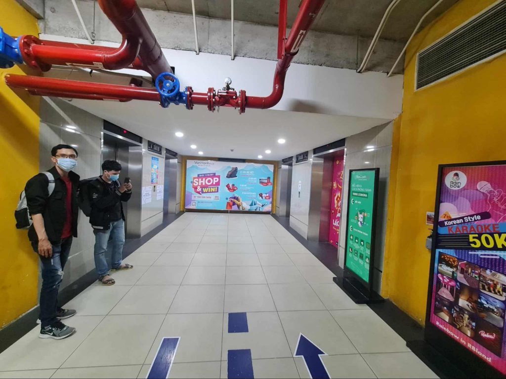 Quảng cáo thang máy tại Vạn Hạnh Mall