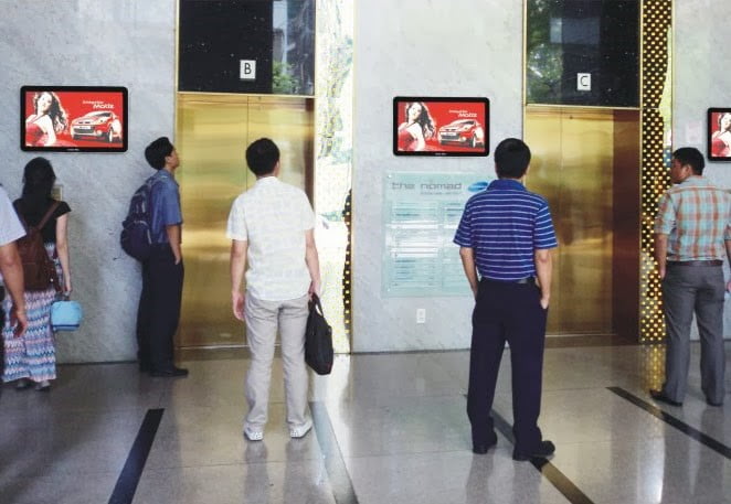 Triển khai chiến dịch quảng cáo thang máy