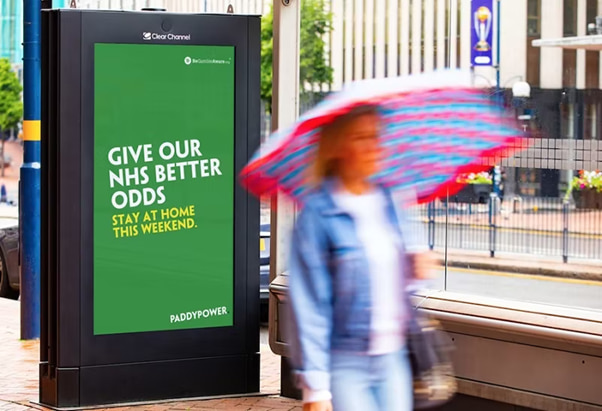 quảng cáo ngoài trời hiệu quả- Give Our NHS Better Odds