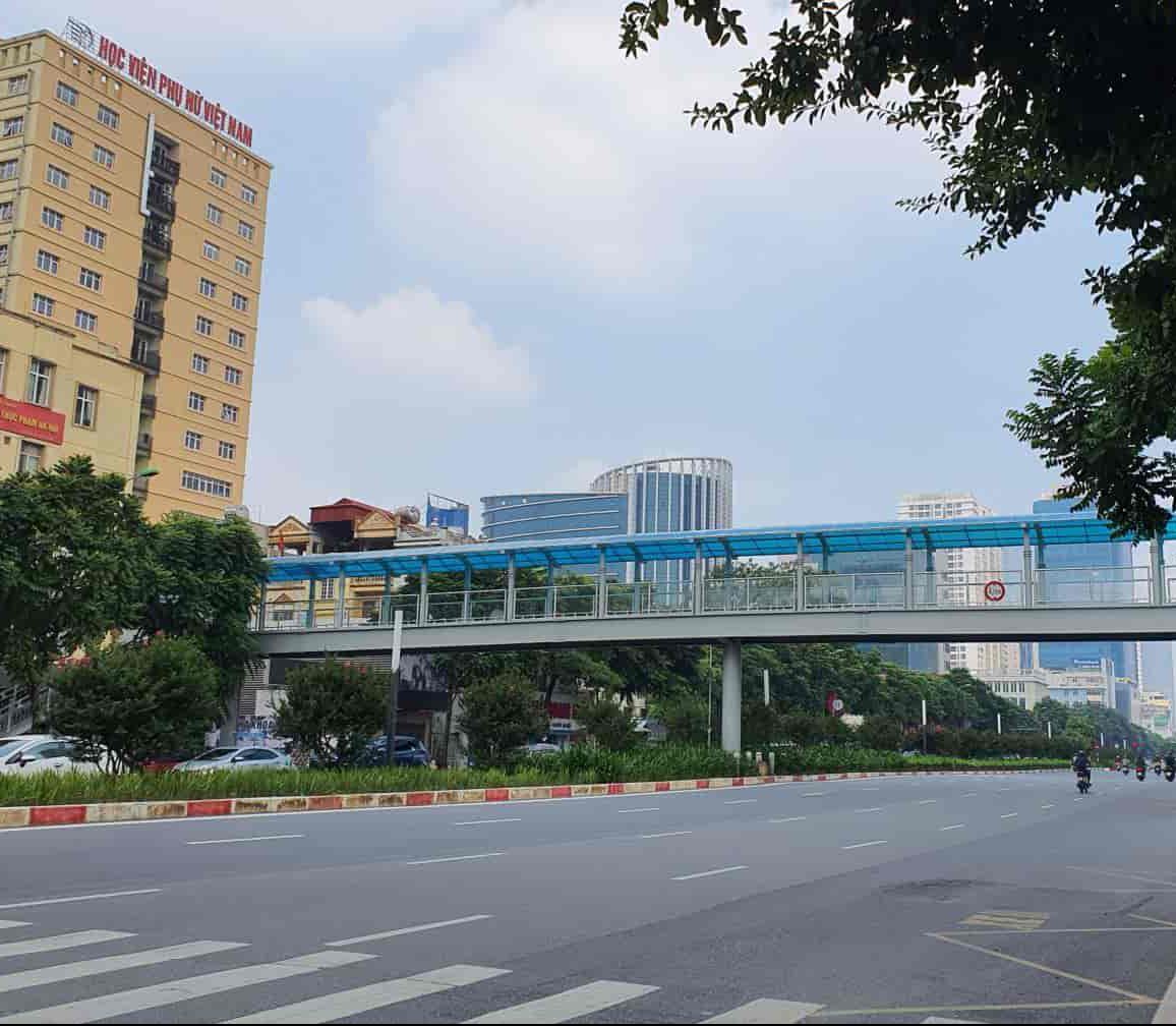 Một số Quy định về quảng cáo trên cầu vượt đi bộ tại Hà Nội