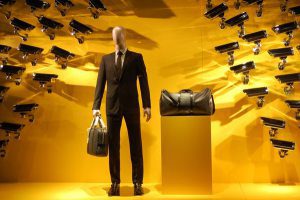 Louis Vuitton: Bạn đang bị giám sát