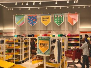 Góc bán hàng dành cho đồ dùng học tập của Target trong mùa tựu trường