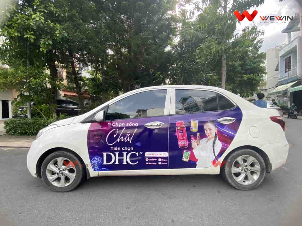 Quảng cáo trên taxi công nghệ DHC 1