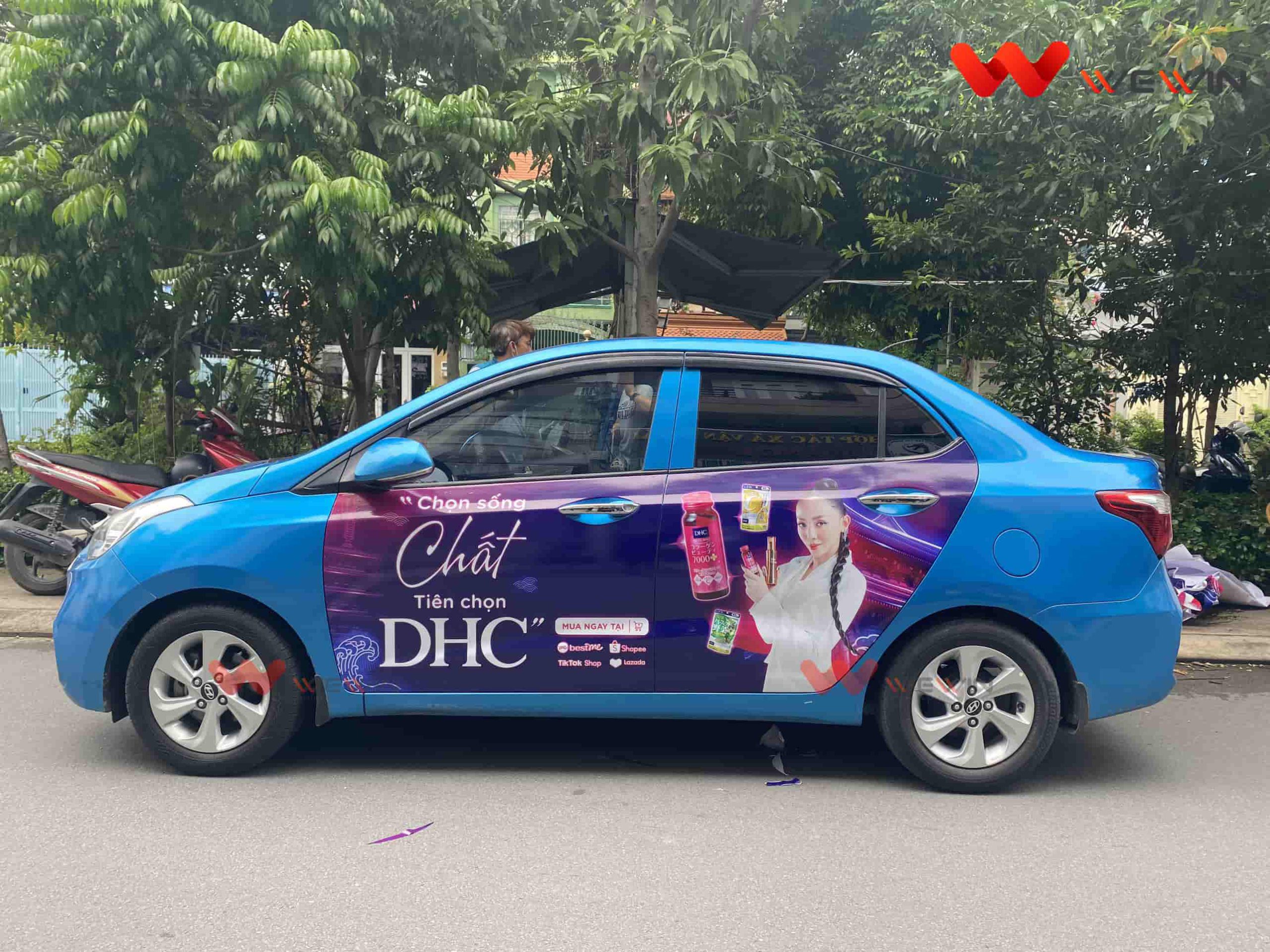 Quảng cáo trên taxi công nghệ DHC 1