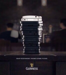 Quảng cáo bia trên tạp chí của hãng bia Guinness
