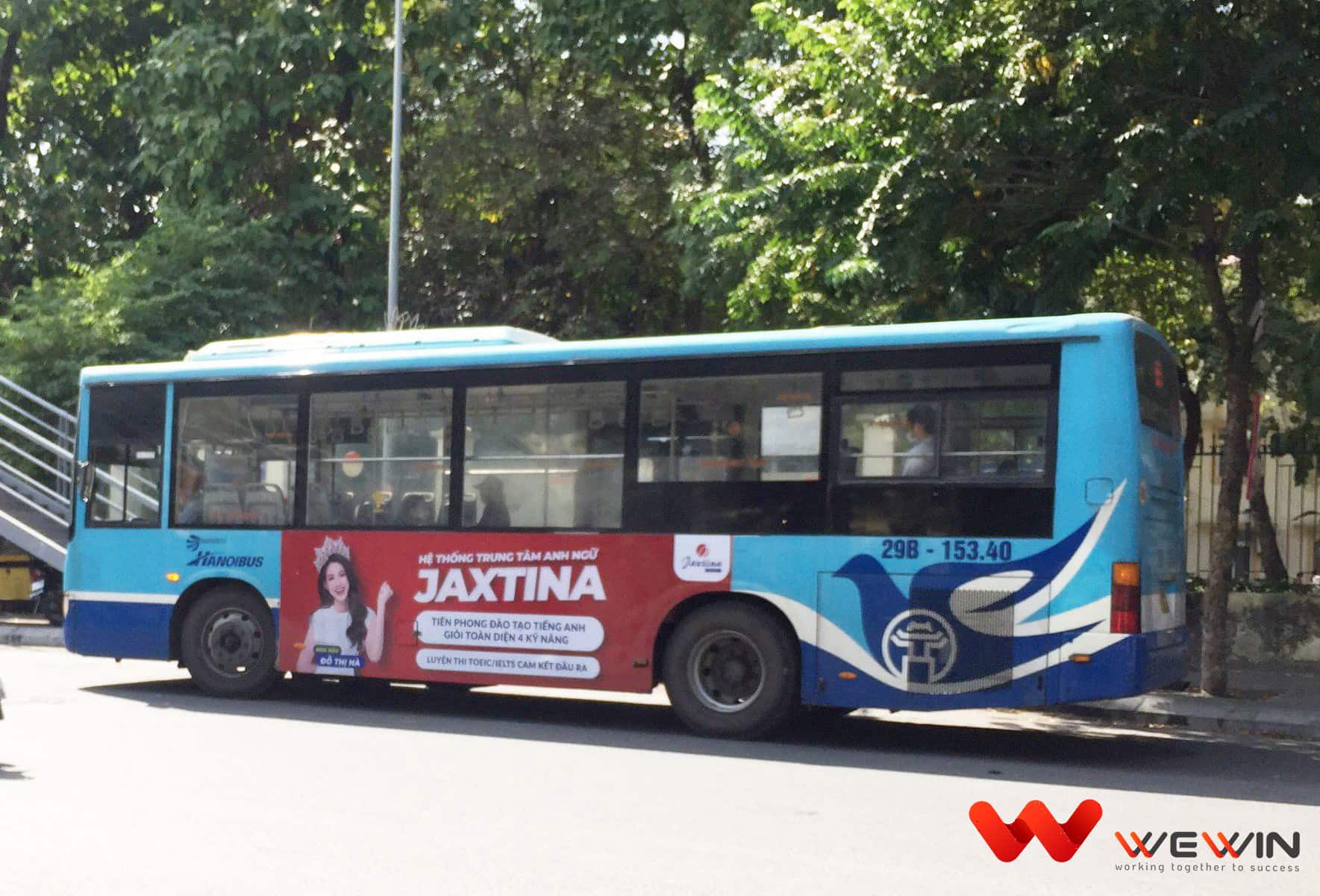 quang cao xe bus jaxtina (3)
