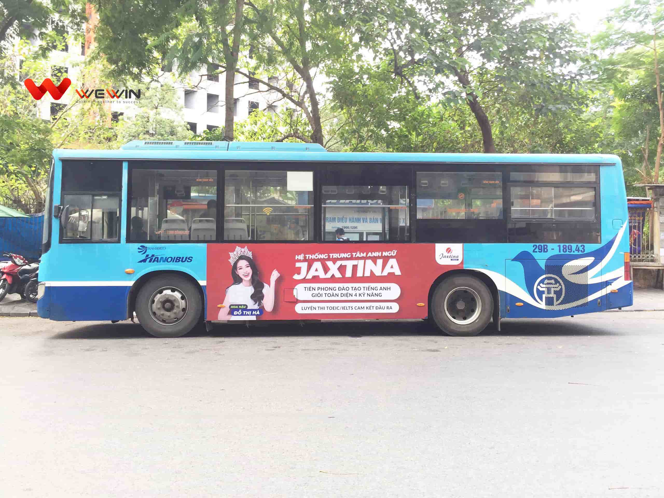 quang cao xe bus jaxtina (5)