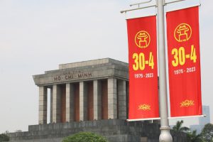 Treo phướn dọc